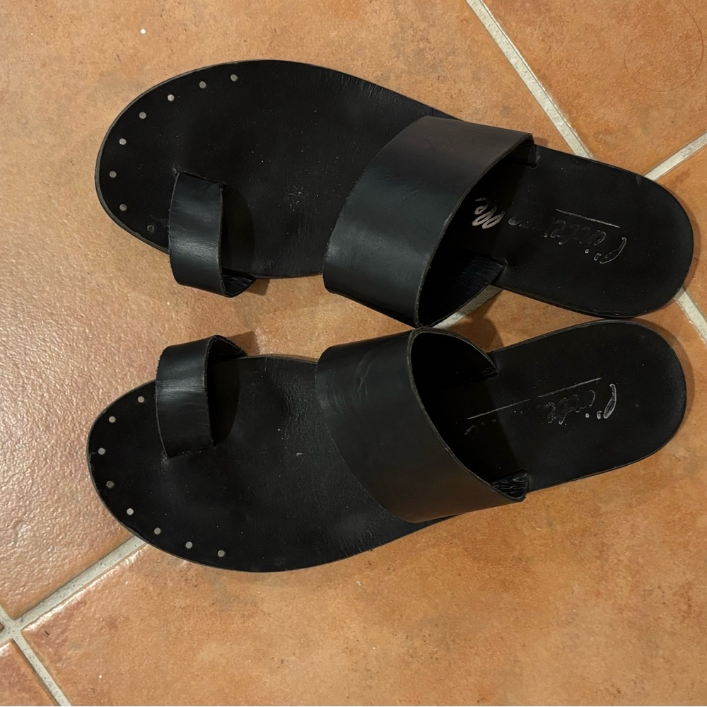 L’intervalle Black Slide Sandals